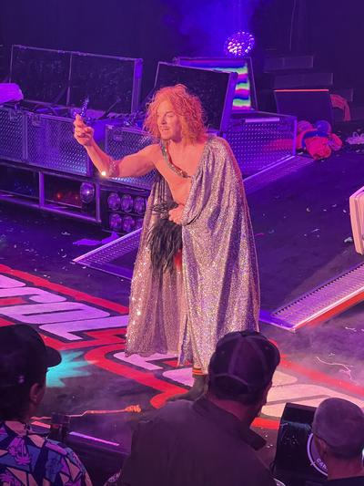 carrot top in a silver robe on a stage - review carrot top show las vegas