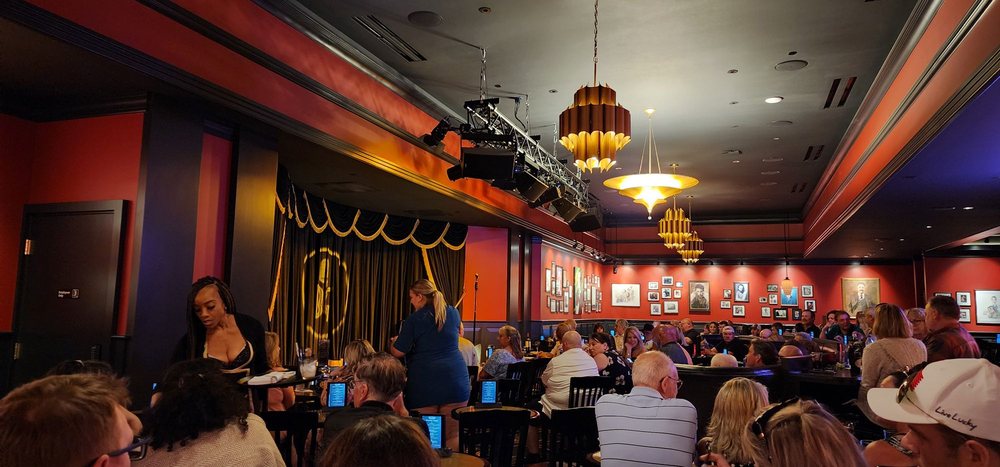 review Brad Garretts Comedy Club