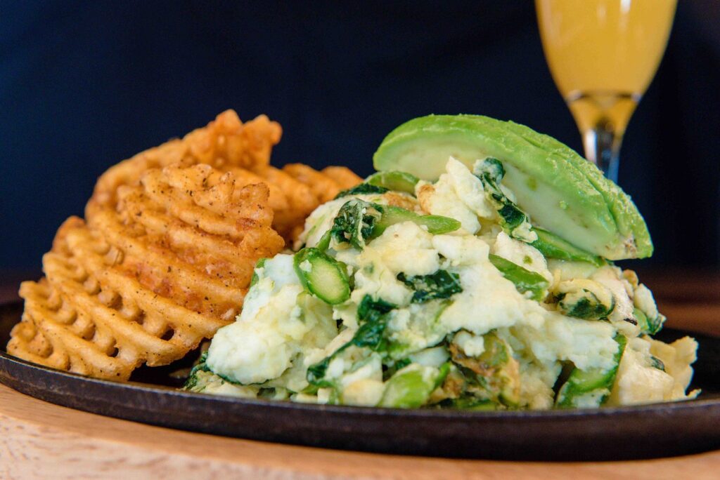 scrambled eggs with asparagus